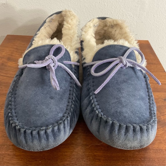 UGG Women's Dakota Slate Blue Suede Slippers Moccasins 5612 Shoes Size 8 - Picture 1 of 7